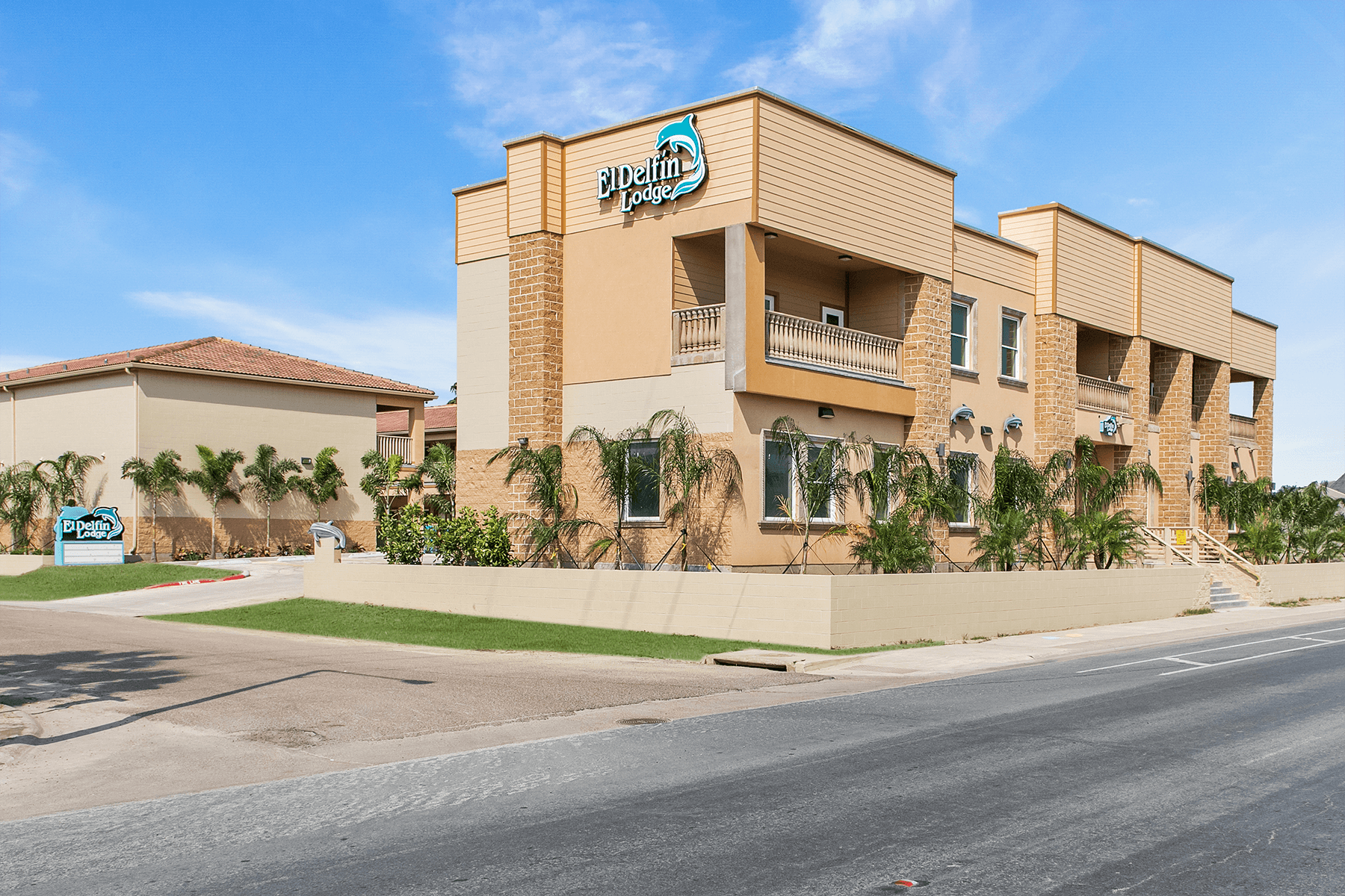 El Delfin Lodge hero image